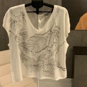 Tommy Bahama White V-Neck linen blend top with Botanical Design XL